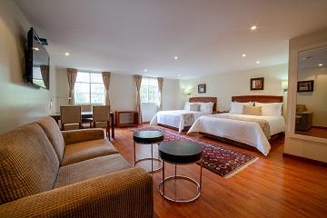 STANDARD TWIN ROOM STANDARD TWIN ROOM